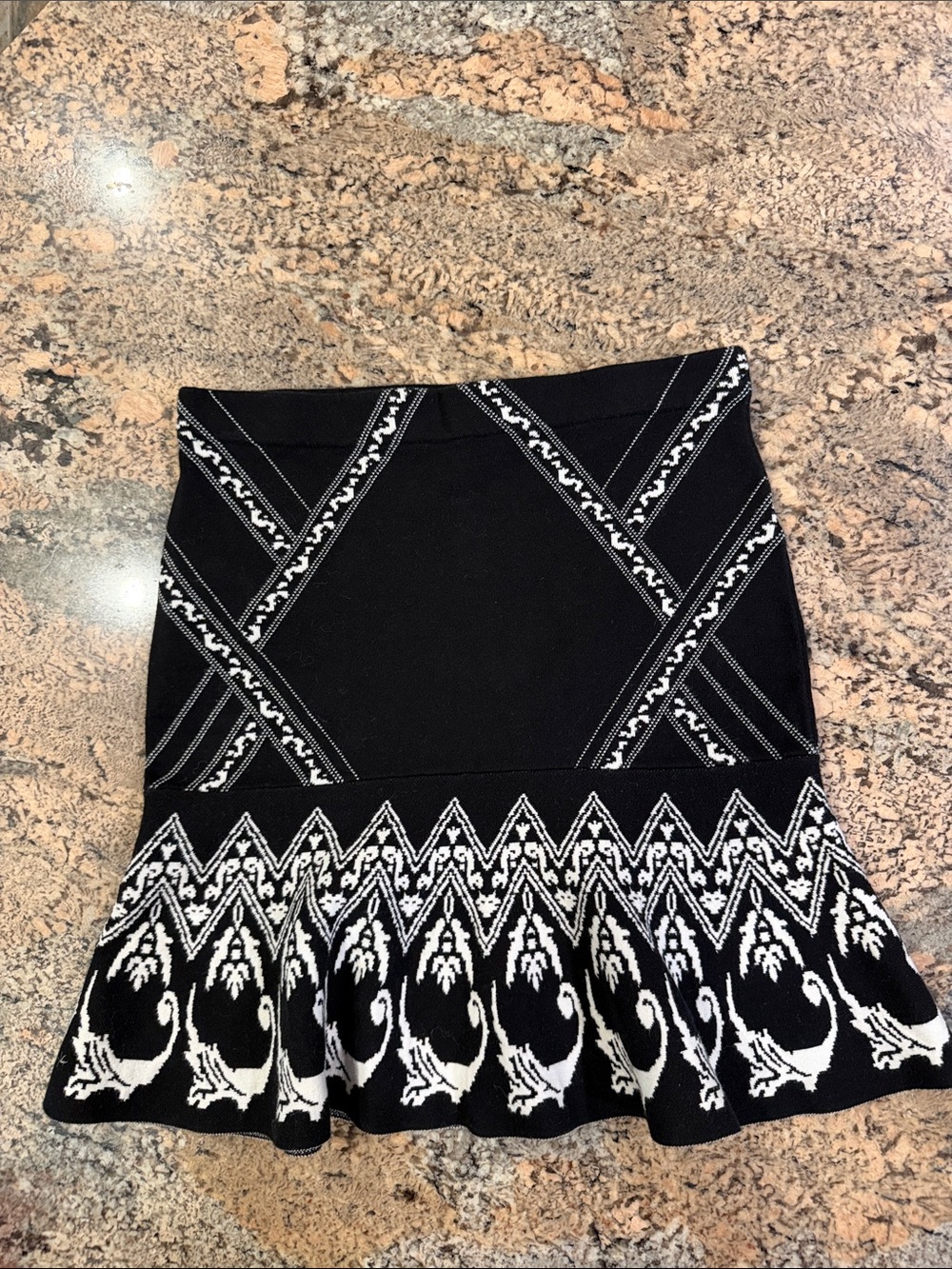 CeCe Black & White Patterned Flared Mini Skirt